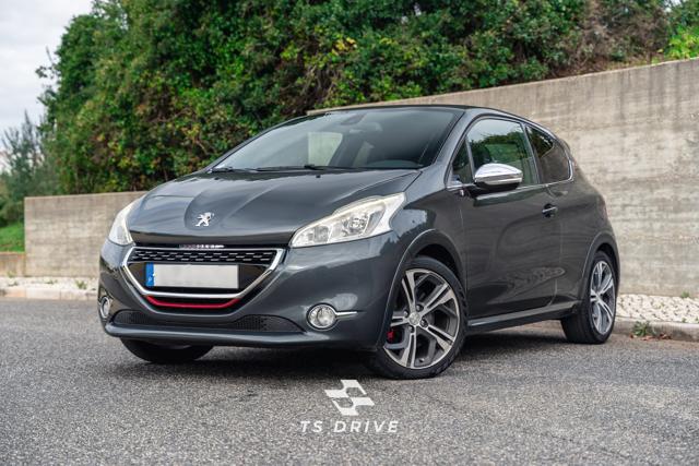 Peugeot 208 GTi (cinzento)
