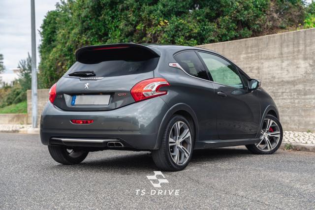 Peugeot 208 GTi (cinzento), foto 4