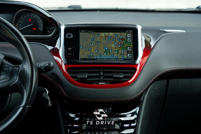 Peugeot 208 GTi (cinzento), foto 10
