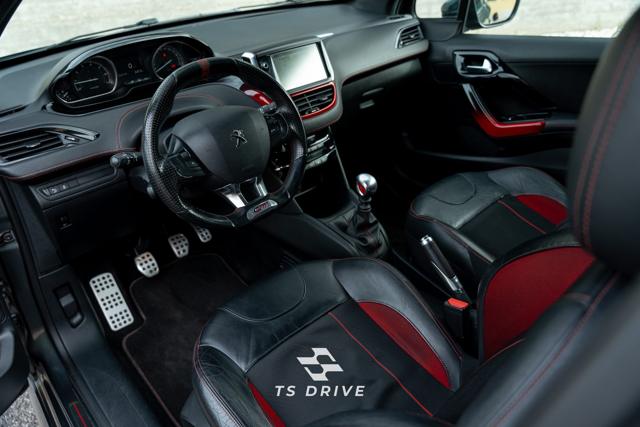 Peugeot 208 GTi (cinzento), foto 13