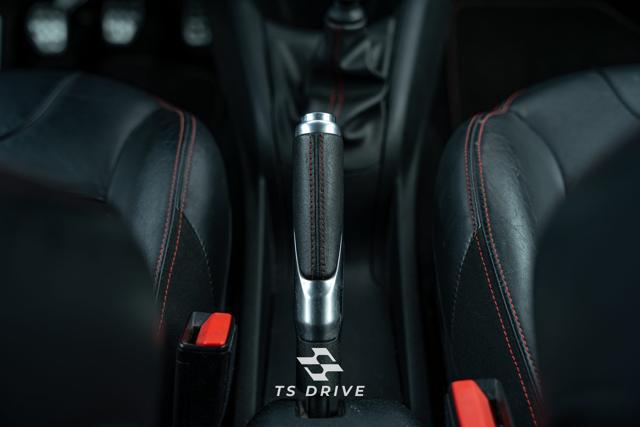 Peugeot 208 GTi (cinzento), foto 17