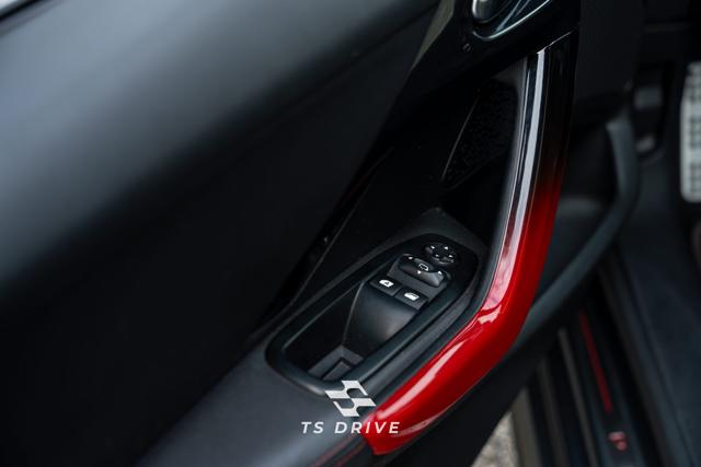 Peugeot 208 GTi (cinzento), foto 18