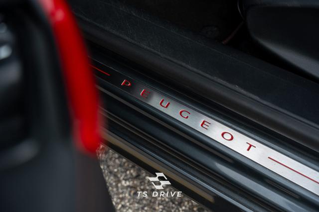 Peugeot 208 GTi (cinzento), foto 19
