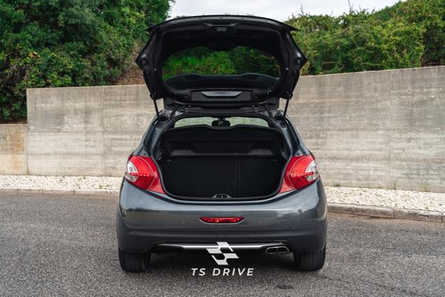 Peugeot 208 GTi (cinzento), foto 21